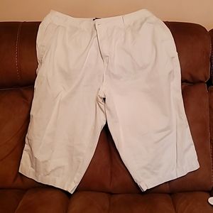 Women's white Capri pants.